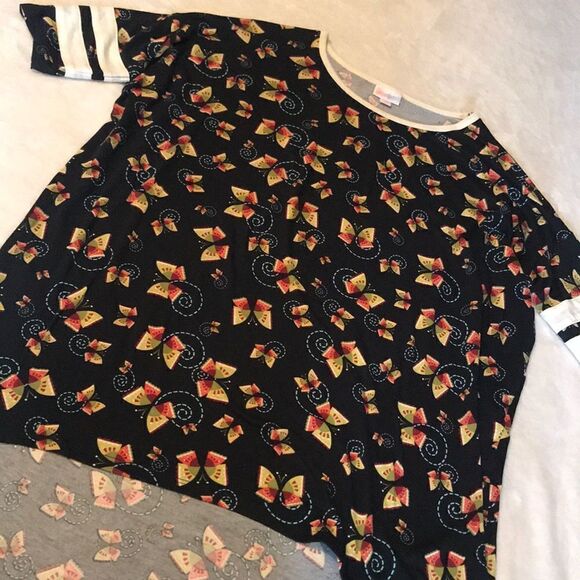 LulaRoe
Butterfly T-Shirt - Size XS - Picture 1 of 11